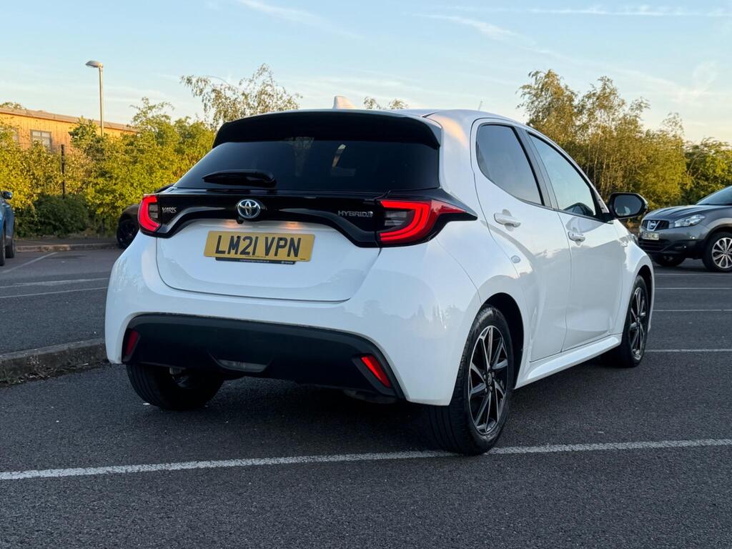 
								Toyota Yaris 1.5 VVT-h Design E-CVT Euro 6 full									