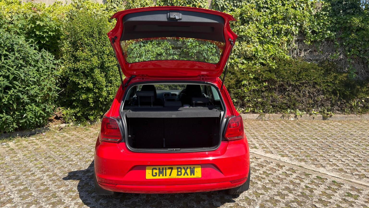 
								VOLKSWAGEN POLO Hatchback 1.0 full									