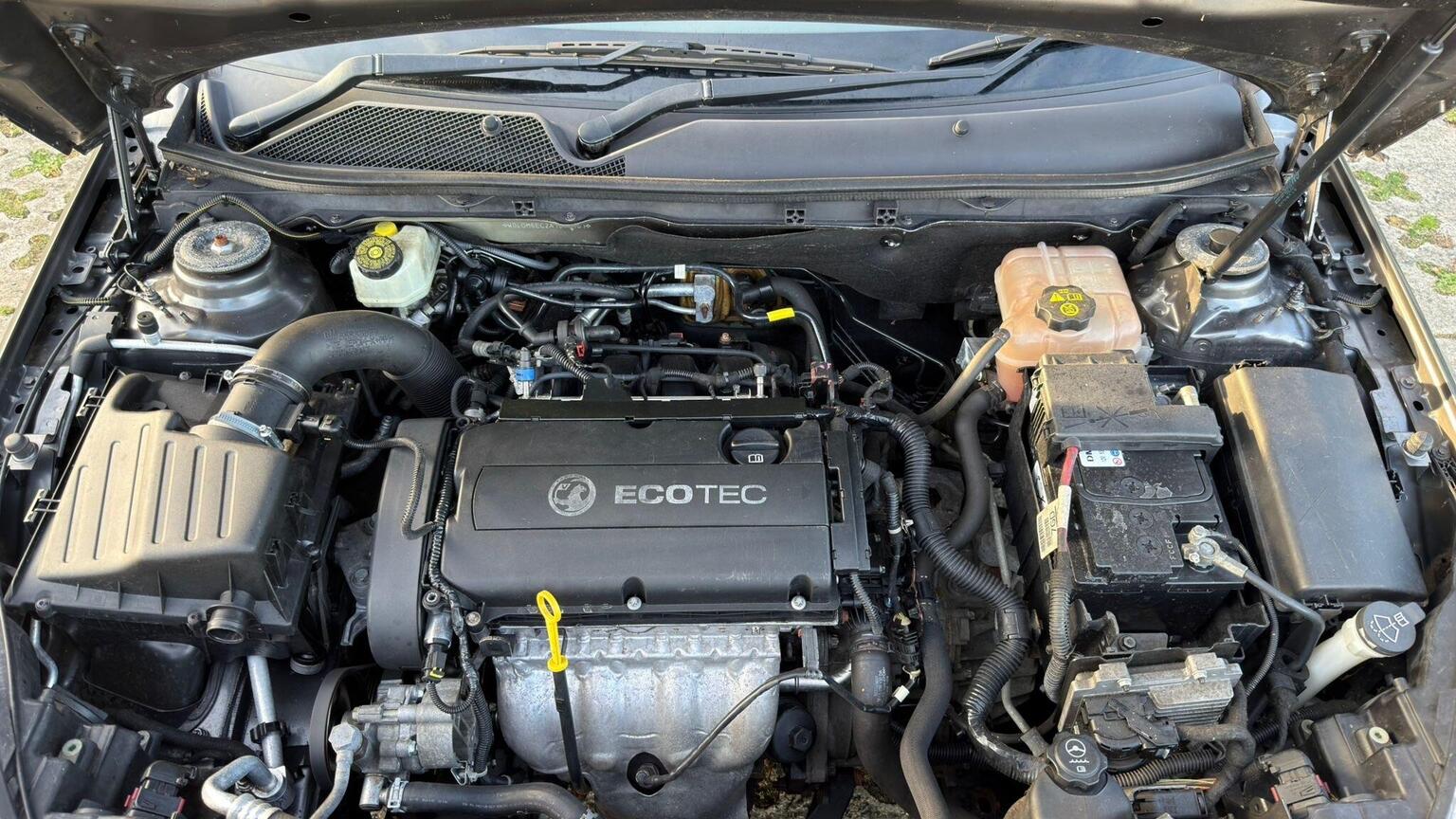 
								VAUXHALL INSIGNIA Hatchback 1.8 full									