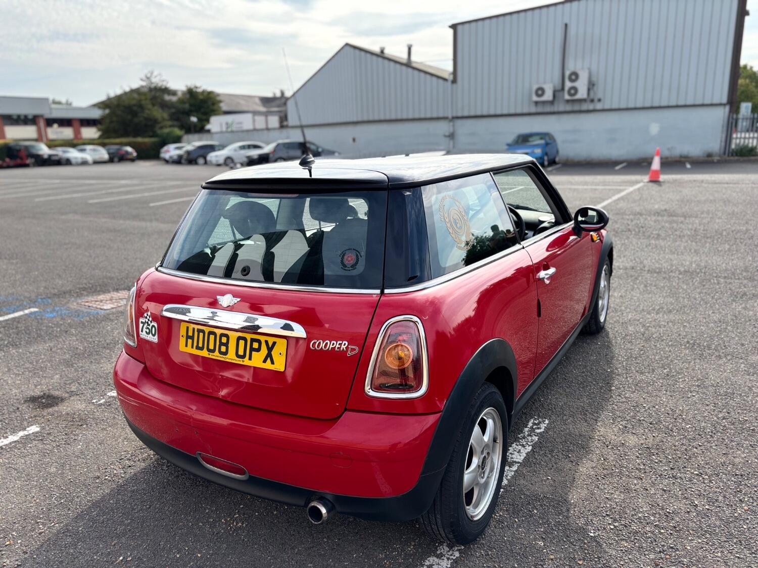 
								MINI Cooper D Hatch full									