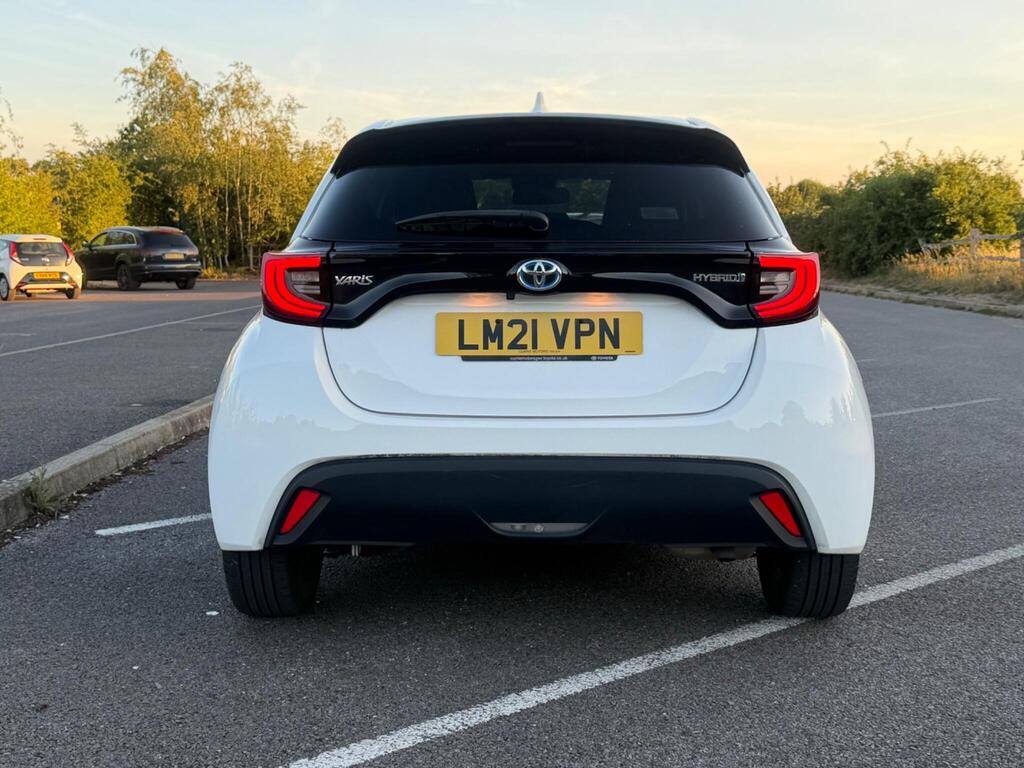 
								Toyota Yaris 1.5 VVT-h Design E-CVT Euro 6 full									