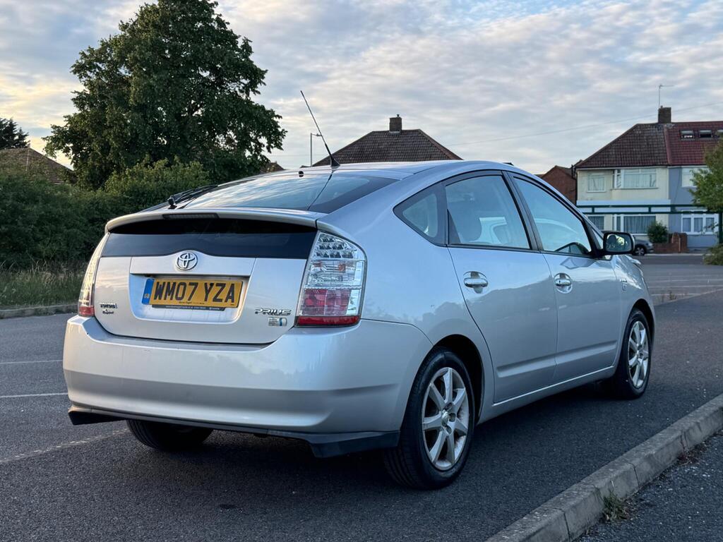 
								Toyota Prius 1.5 T Spirit CVT full									