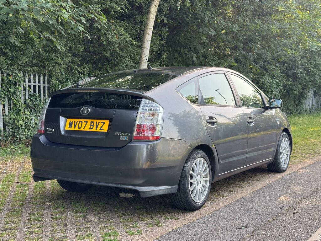
								Toyota Prius 1.5 T Spirit CVT 5dr full									