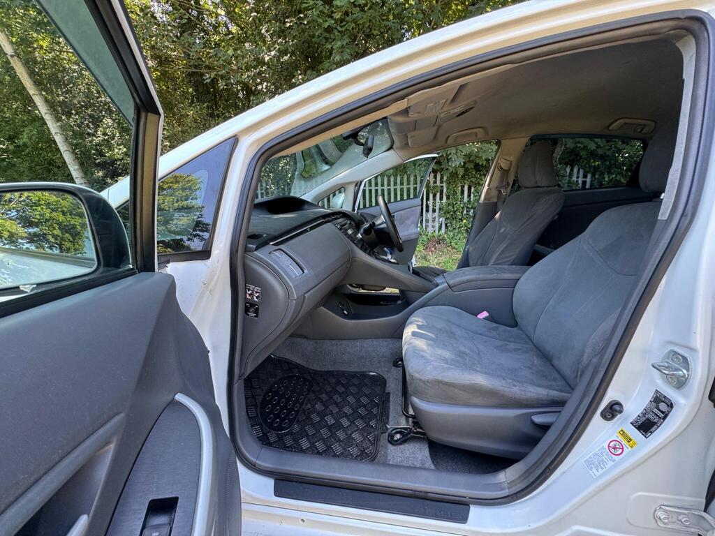 
								Toyota Prius 1.8 VVT-h T4 CVT Euro 5 full									