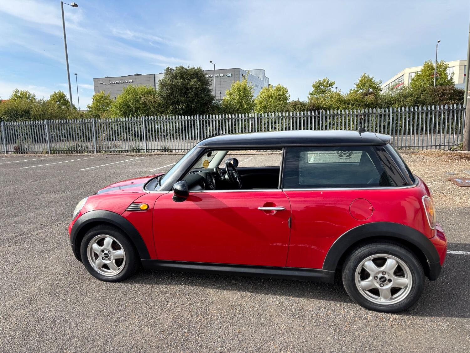 
								MINI Cooper D Hatch full									