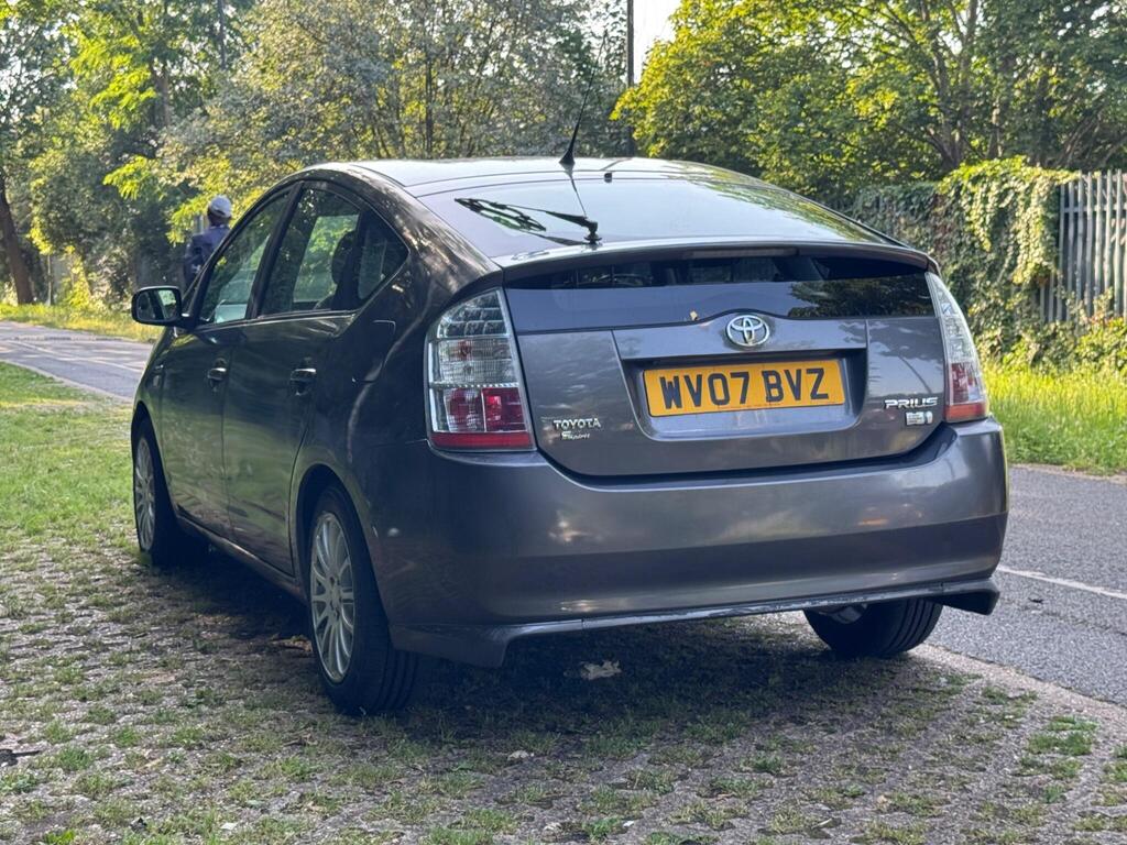 
								Toyota Prius 1.5 T Spirit CVT 5dr full									