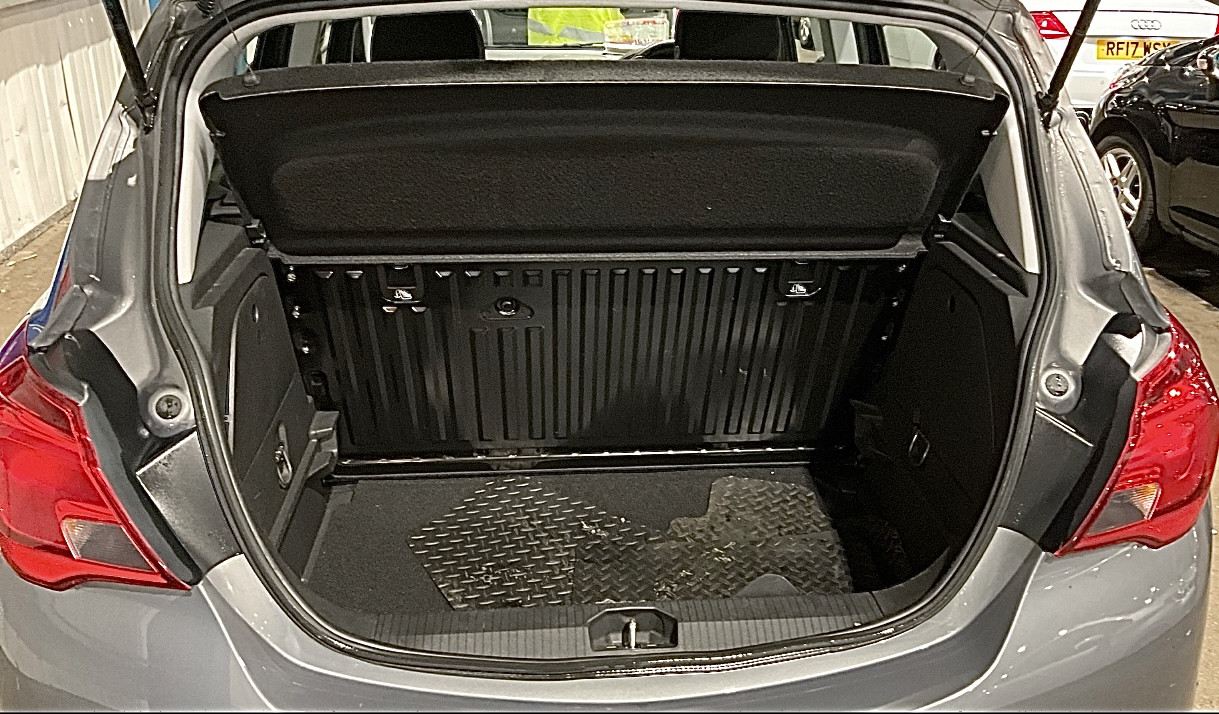 
								VAUXHALL CORSA Hatchback 1.4 full									