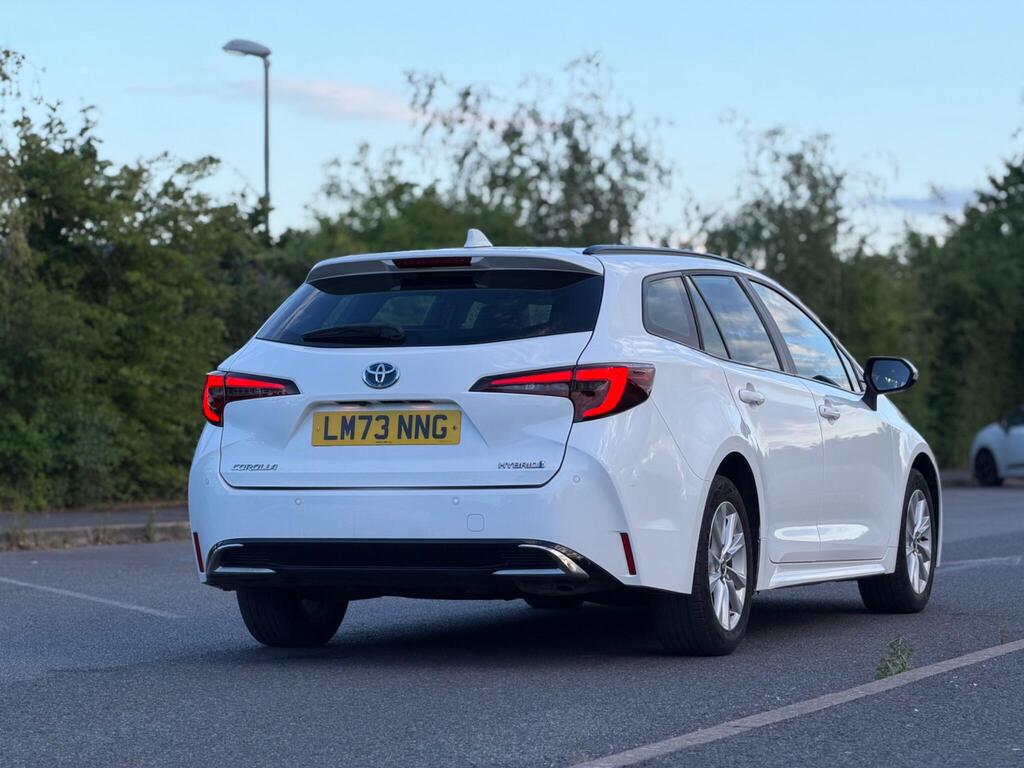 
								Toyota Corolla 1.8 VVT-h Icon Touring Sports CVT Euro 6 full									