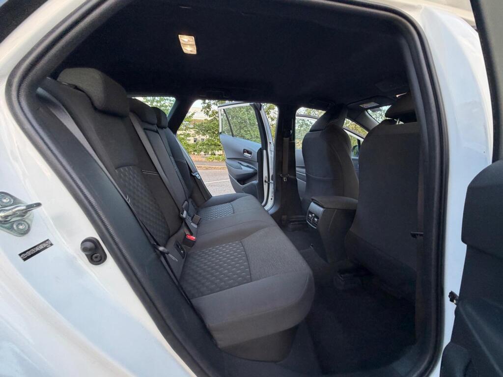 
								Toyota Corolla 1.8 VVT-h Icon Touring Sports CVT Euro 6 full									