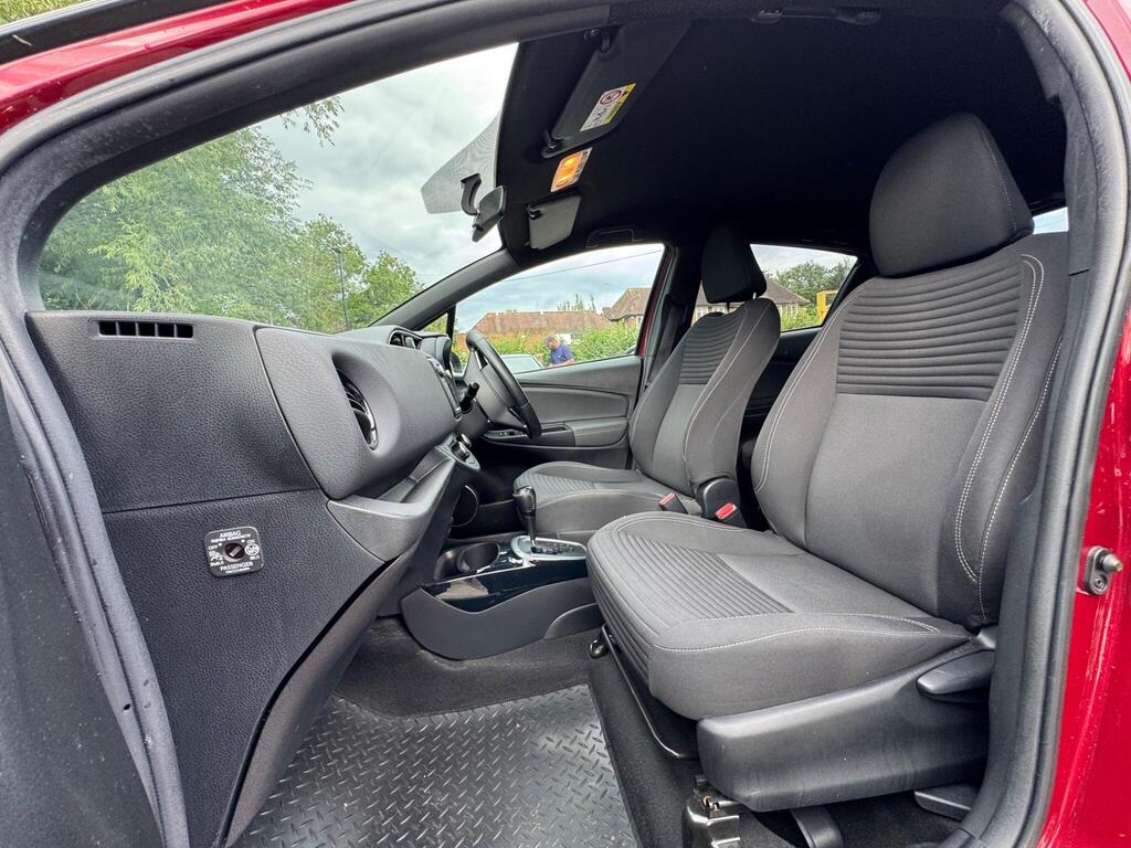 
								Toyota Yaris 1.5 VVT-h Design E-CVT Euro 6 full									