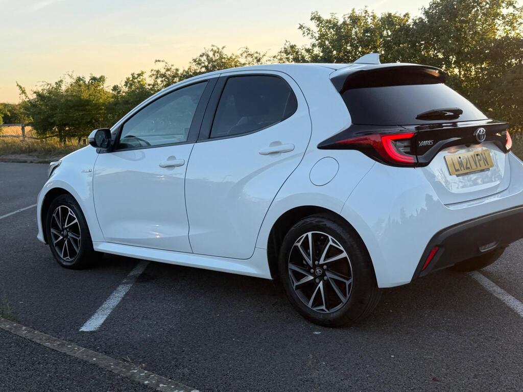 
								Toyota Yaris 1.5 VVT-h Design E-CVT Euro 6 full									