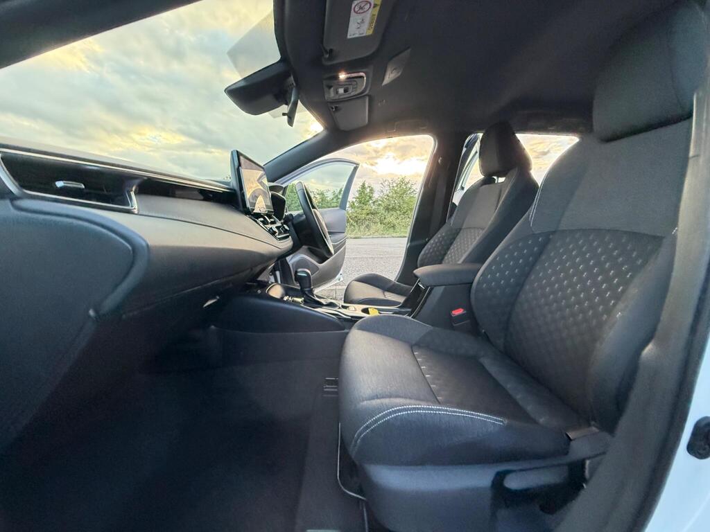 
								Toyota Corolla 1.8 VVT-h Icon Touring Sports CVT Euro 6 full									