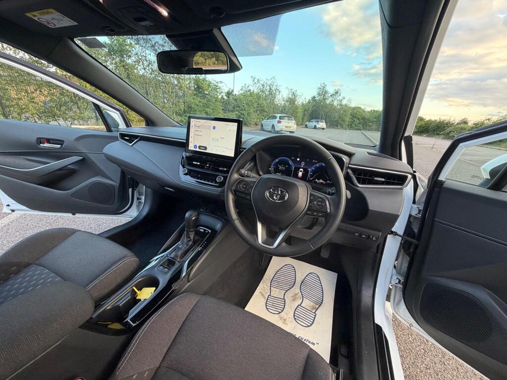 
								Toyota Corolla 1.8 VVT-h Icon Touring Sports CVT Euro 6 full									