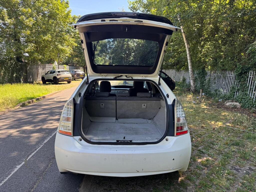 
								Toyota Prius 1.8 VVT-h T4 CVT Euro 5 full									